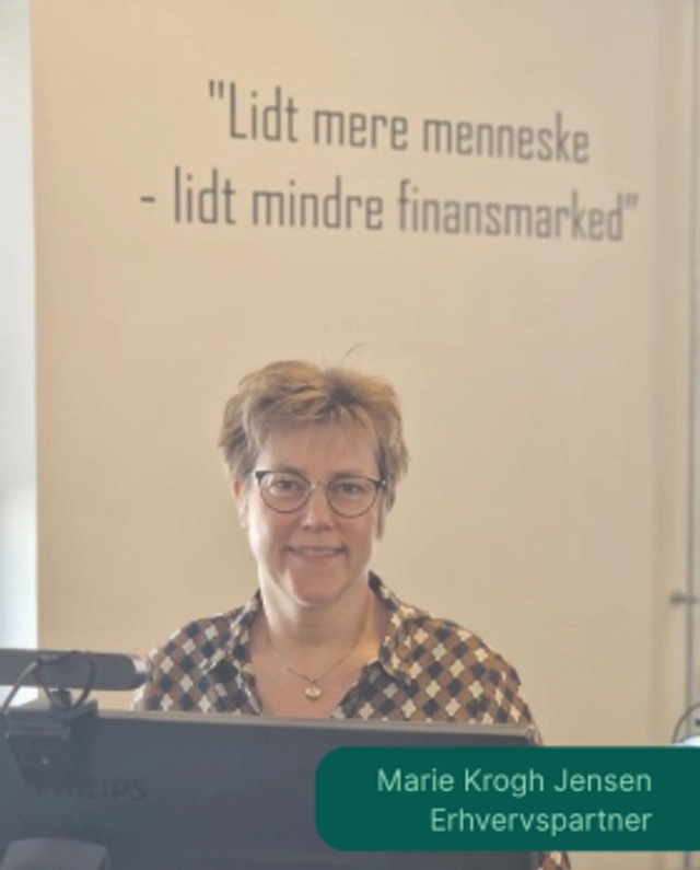 Marie Krogh Jensen sidder ved sit skrivebord