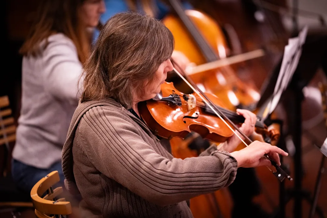 2026_Talent Holbæk_Komponist August_Kvinde spiller violin