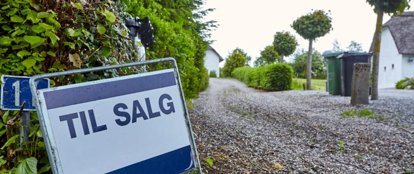 til salg skilt i vejkanten