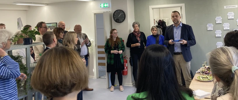 Halsnæs' borgmester, Steffen Jensen, holder tale ved headspace Halsnæs' åbningsreception.