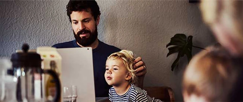 Familie der tjekker årsopgørelsen for 2024