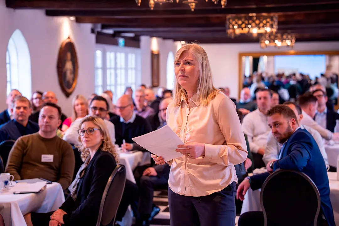 Bettina taler til sparekasseuddannelsen