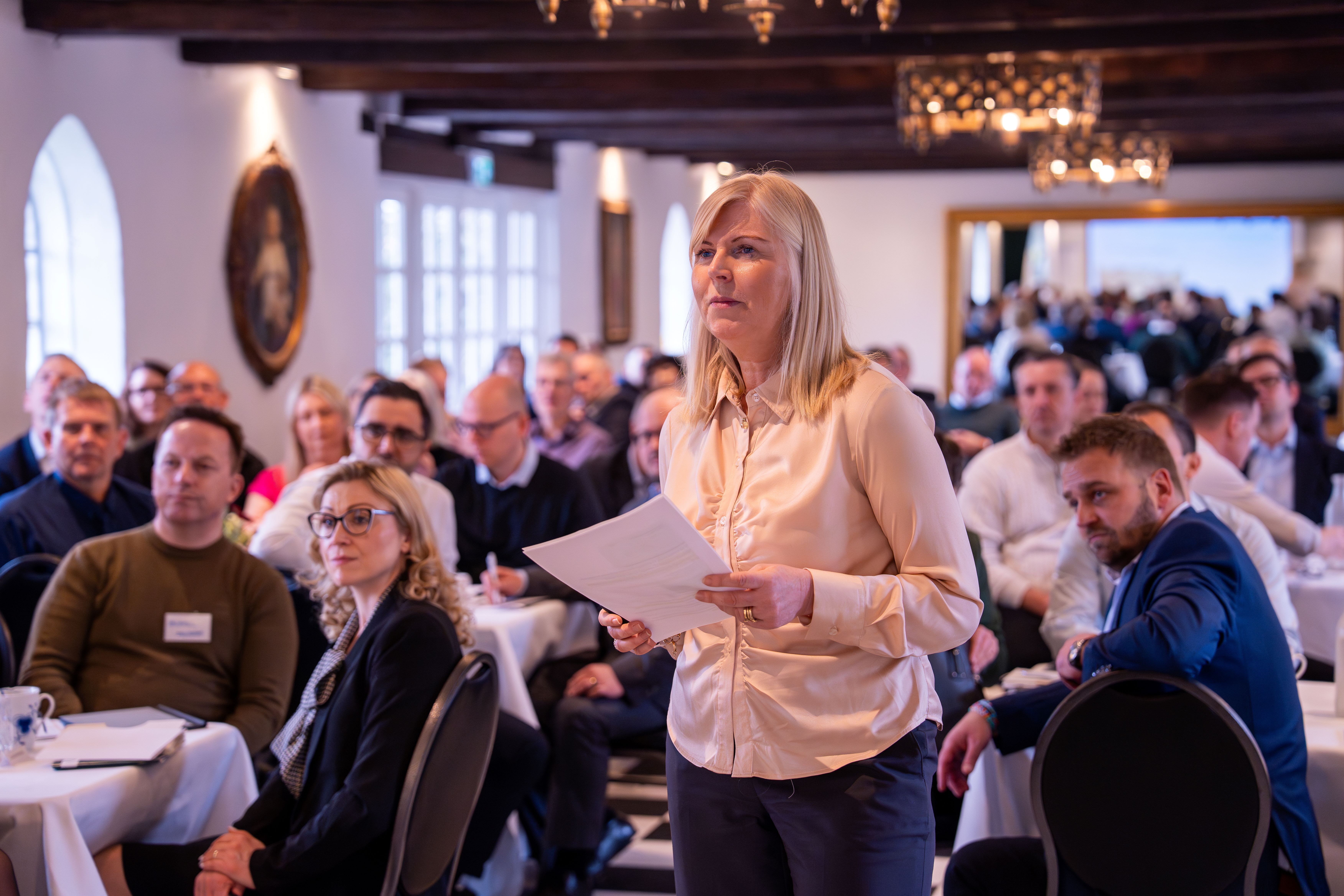 Bettina taler til sparekasseuddannelsen